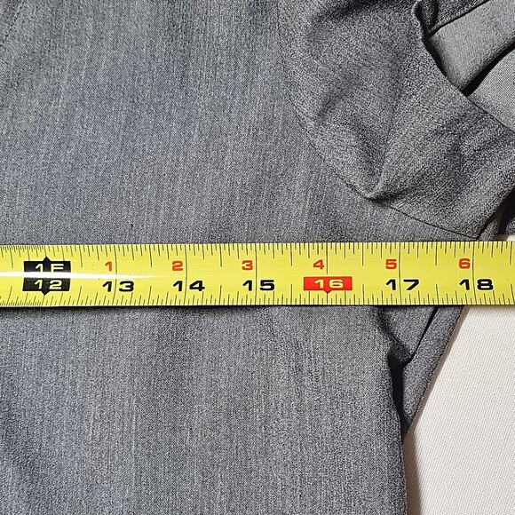 FIGS Casma Three-Pocket Scrub Top Graphite Gray Women's XS - Picture 10 of 11